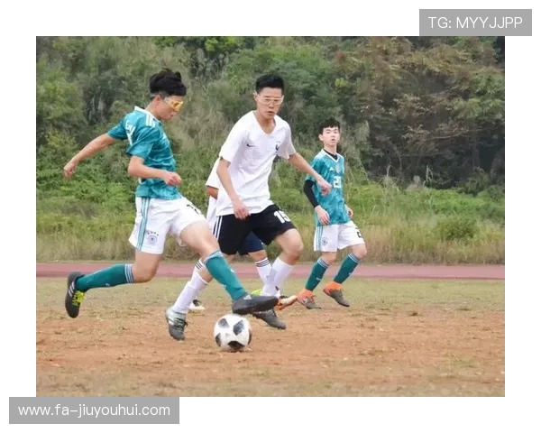 五里河中学足球比赛精彩上演 球员们展现青春风采激烈角逐